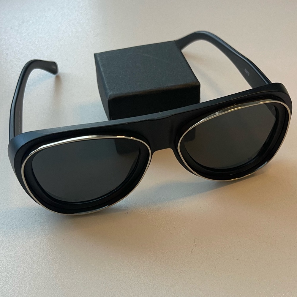 Black & Silver Aviator Style Sunglasses